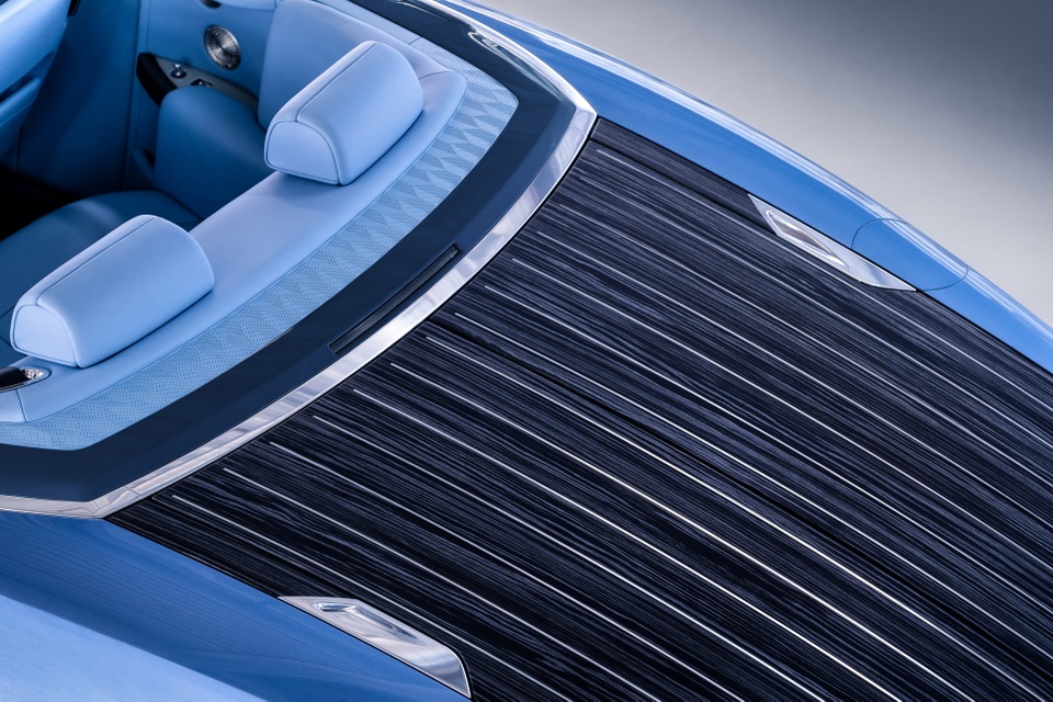 Cận cảnh siêu phẩm mới giá 28 triệu USD của Rolls-Royce - 7 Cận cảnh siêu phẩm mới giá 28 triệu USD của Rolls-Royce - 7