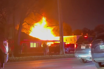 Máy bay lao vào chung cư tại Mỹ