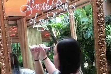 Kiếm sống bằng khả năng viết chữ đẹp