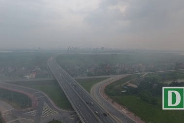 Khói đốt rơm rạ bủa vây ngoại ô Hà Nội