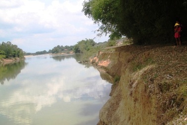 Thả lưới trên sông, thợ cắt tóc sụp hố nước sâu tử vong