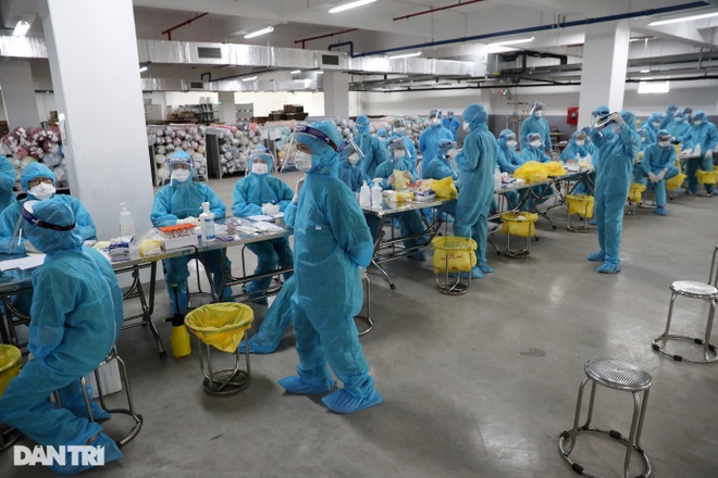 Lấy mẫu xét nghiệm Covid-19 cho 10.000 công nhân KCN ở ổ dịch Bắc Giang - 8 Lấy mẫu xét nghiệm Covid-19 cho 10.000 công nhân KCN ở ổ dịch Bắc Giang - 8