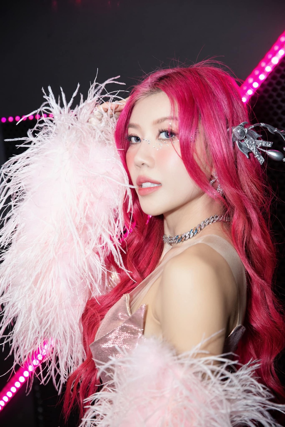 Chị đẹp Trang Pháp: Từng bỏ du học Bỉ, nói gì về tin đồn gia thế khủng? - 2 Chị đẹp Trang Pháp: Từng bỏ du học Bỉ, nói gì về tin đồn gia thế khủng? - 2