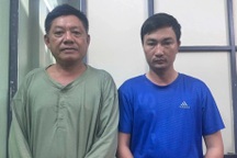 Bắt giam hai người cầm hung khí đánh nhau trên đường ở TPHCM