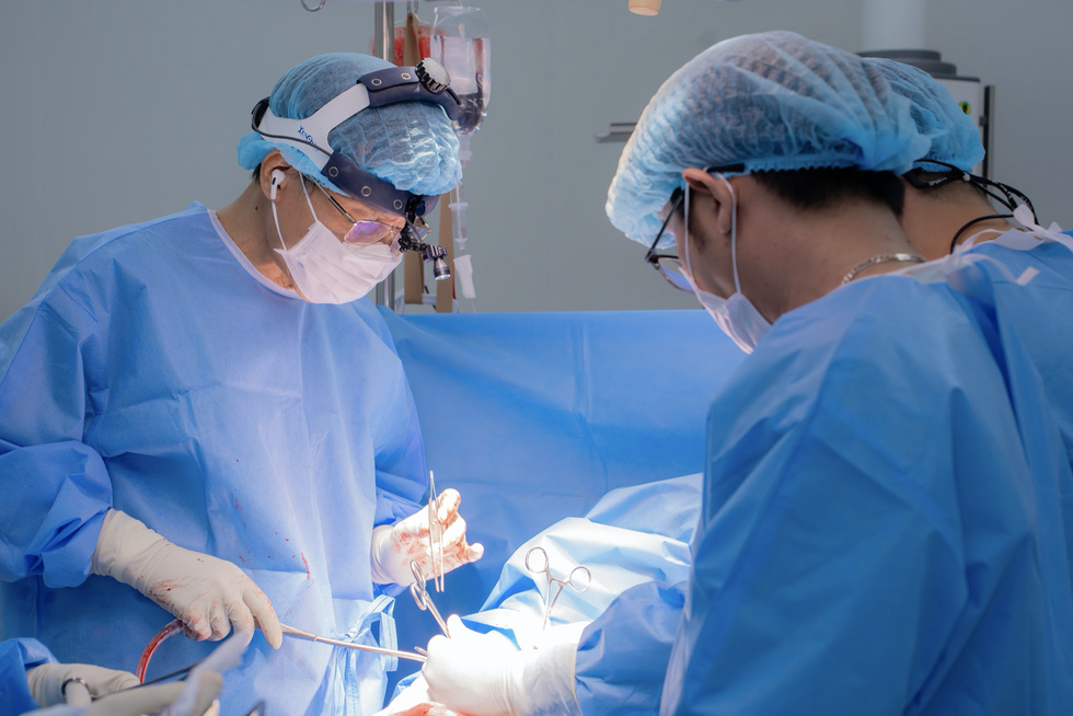 Vị bác sĩ bước ra từ chiến trường và 40 năm tận tâm với nghề y - 3