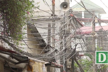 "Rác trời" vẫn giăng chằng chịt khắp phố