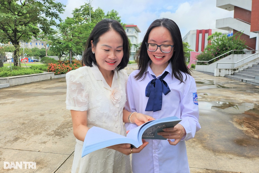 Thủ khoa kép toàn quốc đạt 8.5 IELTS và bảng thành tích đáng nể - 3 Thủ khoa kép toàn quốc đạt 8.5 IELTS và bảng thành tích đáng nể - 3