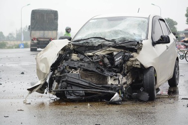 Đôi vợ chồng và con trai gặp nạn tại "ngã tư chết người"