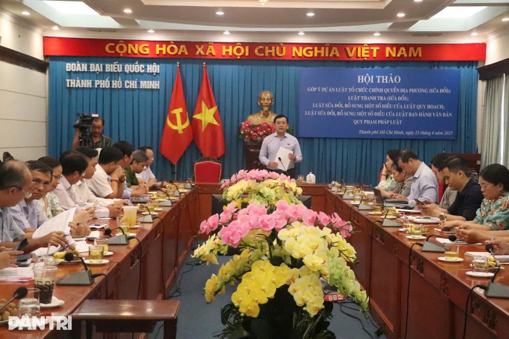 Bỏ quận, huyện, cần tăng số lượng lãnh đạo Hội đồng nhân dân Hà Nội, TPHCM? - 1