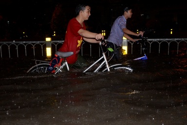 TPHCM: Hàng nghìn tỉ đồng không ngăn nổi nước ngập!