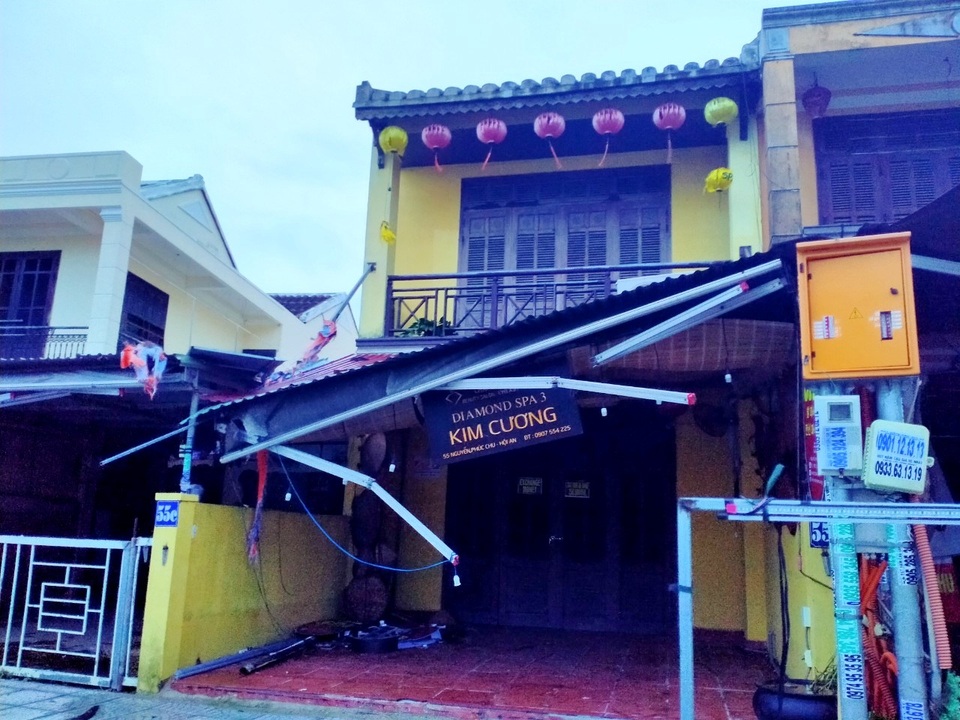 Hơn 4 giờ bão số 9 quần thảo, Hội An và Tam Kỳ tan hoang - 12 Hơn 4 giờ bão số 9 quần thảo, Hội An và Tam Kỳ tan hoang - 12