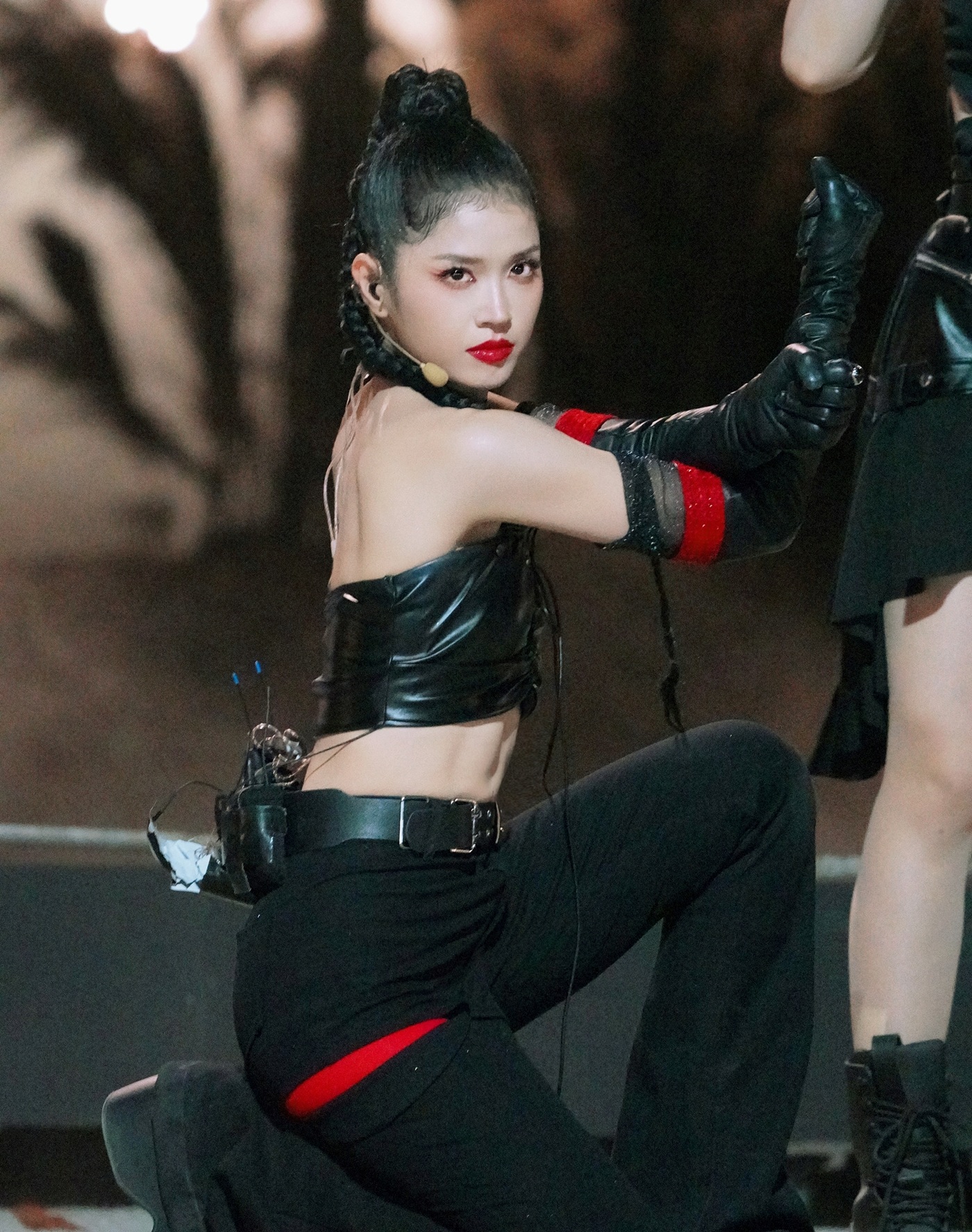 Persembahan meledak Suni Ha Linh secara rasmi memasuki pusingan akhir Wind Riding - 3 Suni Hạ Linh trình diễn bùng nổ, chính thức vào chung kết Đạp gió - 3