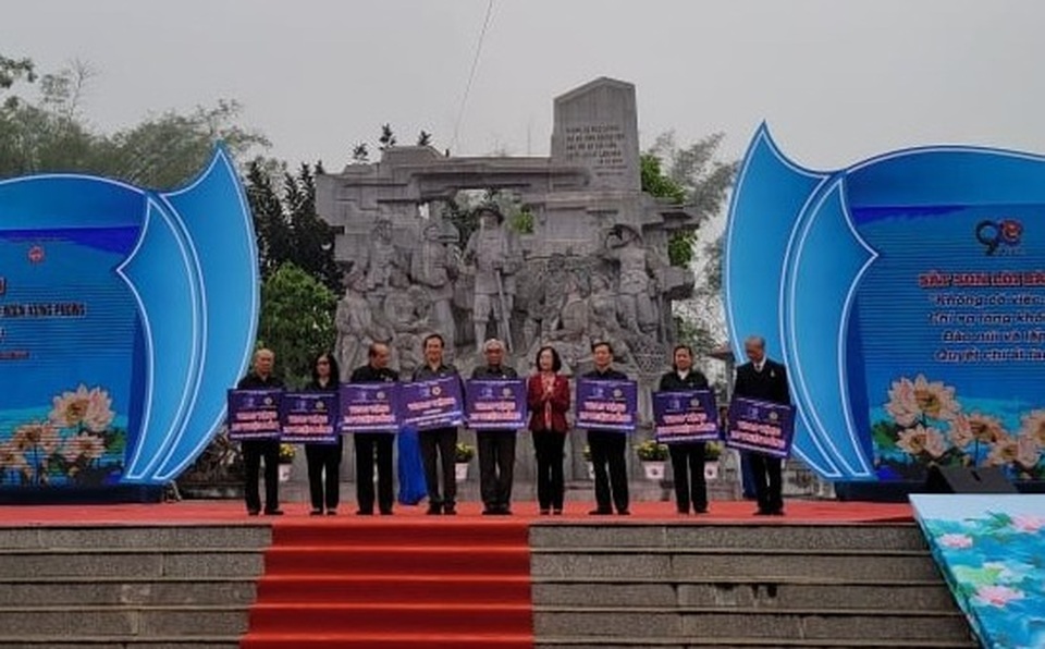 Tặng cựu thanh niên xung phong 20 căn nhà tình nghĩa - 1 Tặng cựu thanh niên xung phong 20 căn nhà tình nghĩa - 1