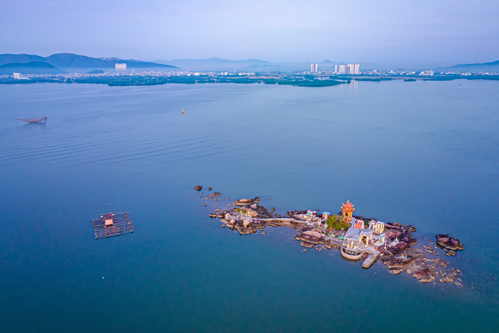 Quy Nhơn chi hơn 3 tỷ đồng nâng cấp tháp Thầy Bói giữa đầm Thị Nại - 2 Quy Nhơn chi hơn 3 tỷ đồng nâng cấp tháp Thầy Bói giữa đầm Thị Nại - 2