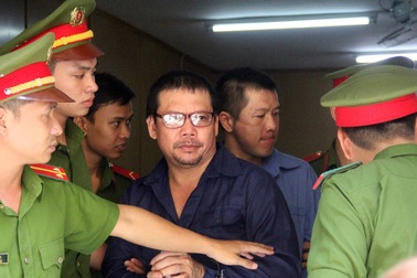 Vụ "logo xe vua": Chỉ truy tố người đưa hối lộ và người môi giới