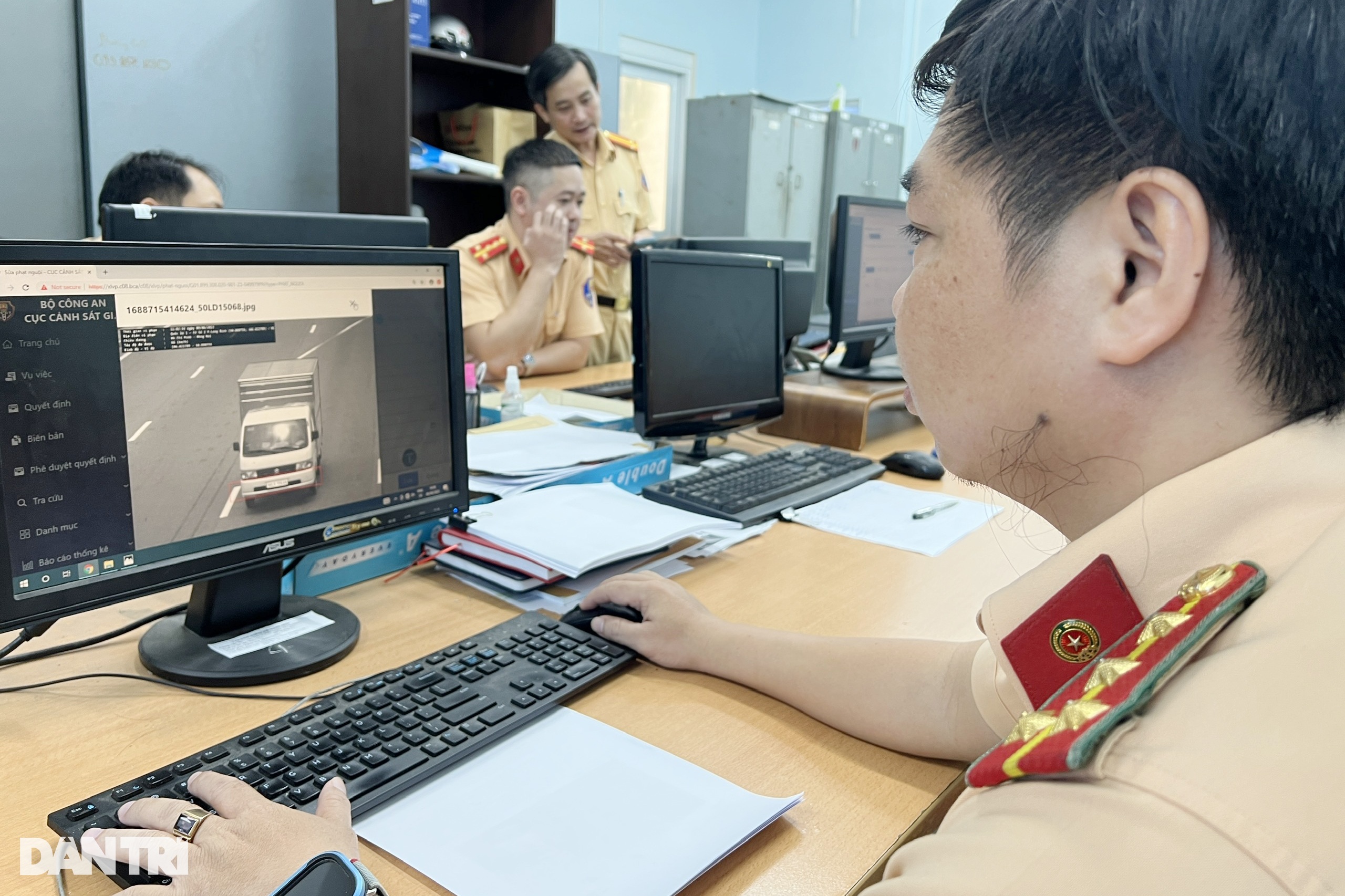 Tràn lan dịch vụ cho thuê bằng lái trên mạng xã hội để đối phó phạt nguội - 4 Tràn lan dịch vụ cho thuê bằng lái trên mạng xã hội để đối phó phạt nguội - 4