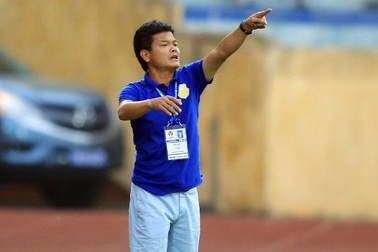 HLV Văn Sỹ tố bị CLB Cần Thơ “chơi chiêu” trước trận “chung kết ngược” V-League