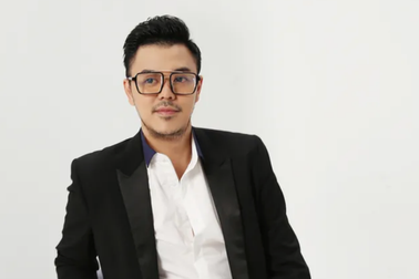 MC Tuấn Tú phải giao ước với vợ không được ghen khi xem cảnh “nóng” của chồng với bạn diễn