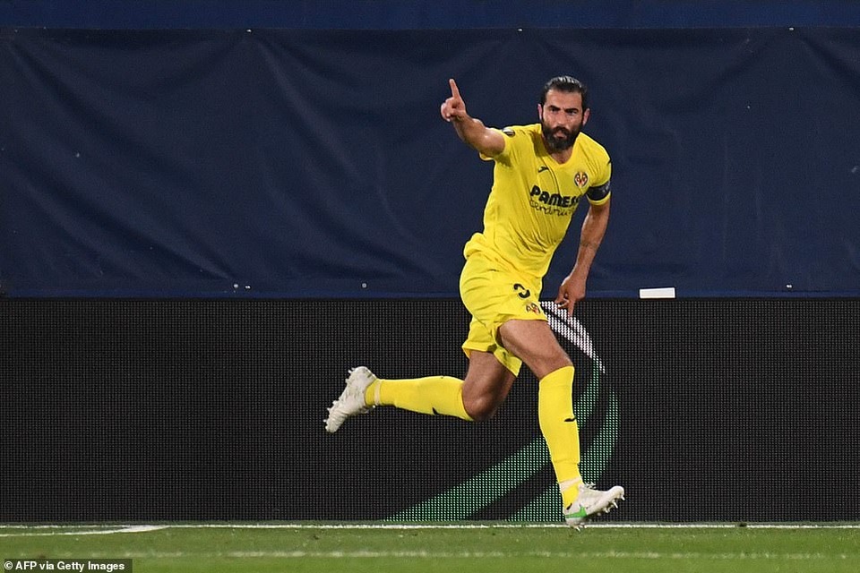 Arsenal gục ngã trước Villarreal trong trận cầu mưa thẻ phạt - 7 Arsenal gục ngã trước Villarreal trong trận cầu mưa thẻ phạt - 7