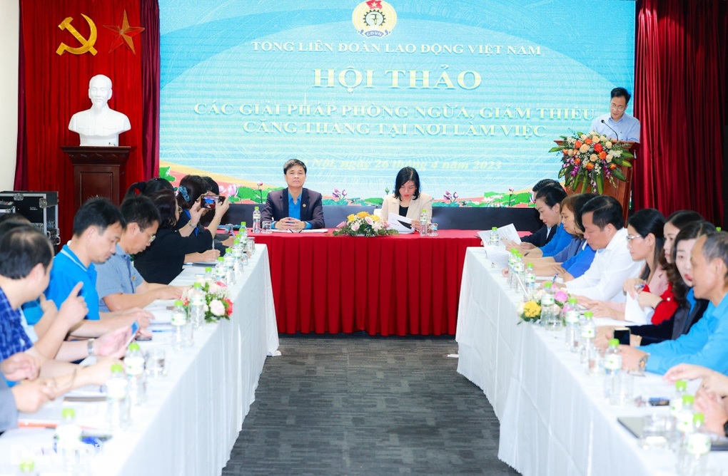 Giật mình về số người tự tử do trầm cảm, căng thẳng trong công việc - 2 Giật mình về số người tự tử do trầm cảm, căng thẳng trong công việc - 2