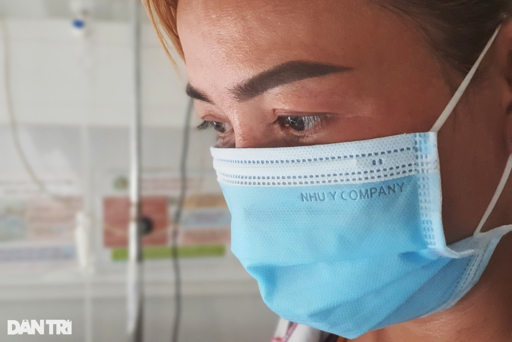 Chồng thợ hồ rơi từ tầng 3 nguy kịch, vợ nghèo nghẹn ngào cầu xin giúp đỡ - 2 Chồng thợ hồ rơi từ tầng 3 nguy kịch, vợ nghèo nghẹn ngào cầu xin giúp đỡ - 2