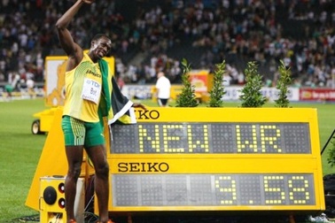 “Tia chớp” Usain Bolt phá tan KLTG cự ly 100m