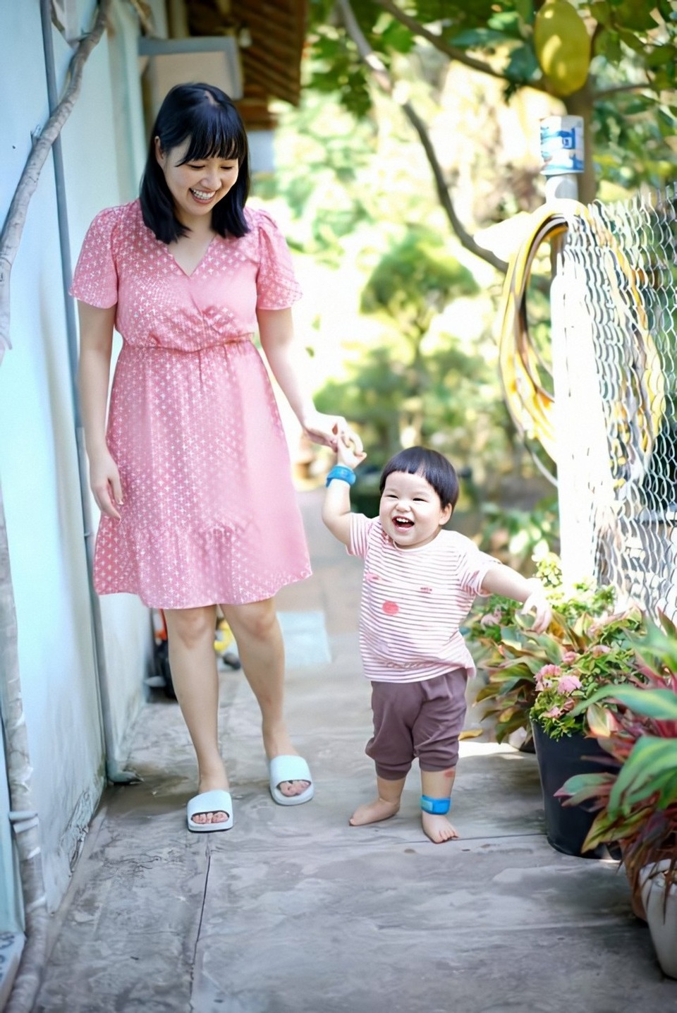 Nghệ sĩ xoay sở ra sao khi phải ngừng hoạt động vì dịch Covid-19 - 11 Nghệ sĩ xoay sở ra sao khi phải ngừng hoạt động vì dịch Covid-19 - 11