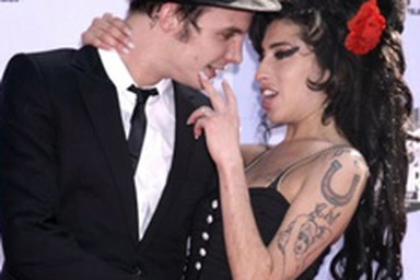 Chồng Amy Winehouse thừa nhận đã đưa cô “vào đời”