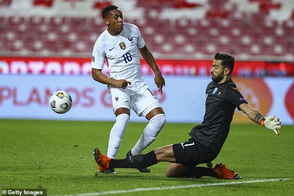 C.Ronaldo im tiếng, Bồ Đào Nha gục ngã trước Pháp - 3 C.Ronaldo im tiếng, Bồ Đào Nha gục ngã trước Pháp - 3