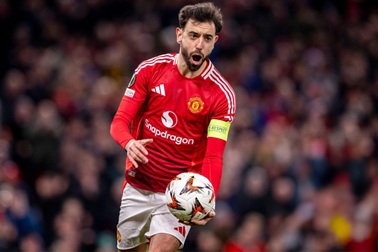 HLV Amorim muốn tặng quà đặc biệt cho đội trưởng Fernandes