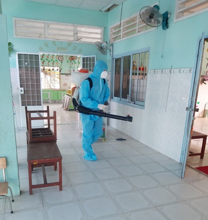 Các trường học ở Vĩnh Long vệ sinh khử khuẩn sẵn sàng đón học sinh. Ảnh baovinhlong.com.vn