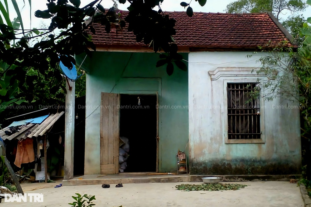 Người phụ nữ thấp bé nhẹ cân gánh cả gia đình ốm đau, bệnh tật - 4 Người phụ nữ thấp bé nhẹ cân gánh cả gia đình ốm đau, bệnh tật - 4