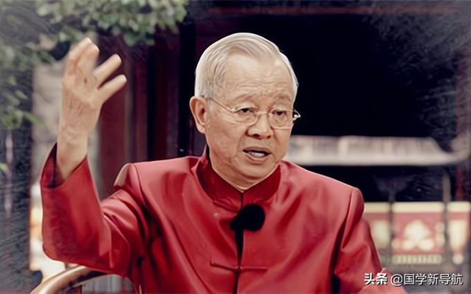 Giáo sư Zeng Shiqiang khởi xướng quan điểm nuôi dạy con vô hình, qua cách nghe lén. Ảnh: Sina