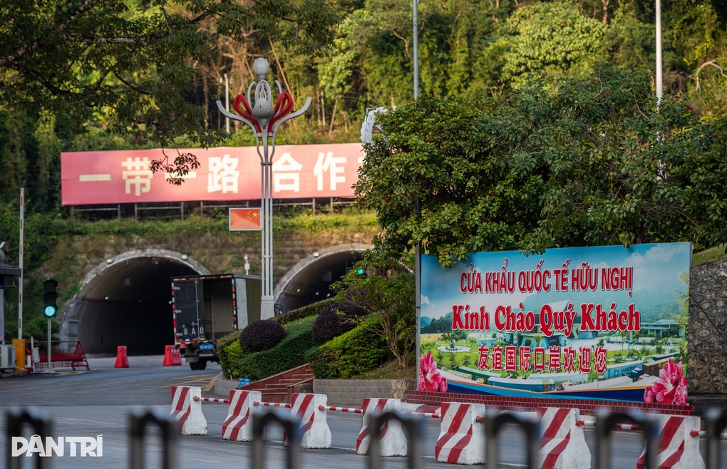 Thông quan ngay với hàng nhập khẩu phục vụ khắc phục thiên tai - 1