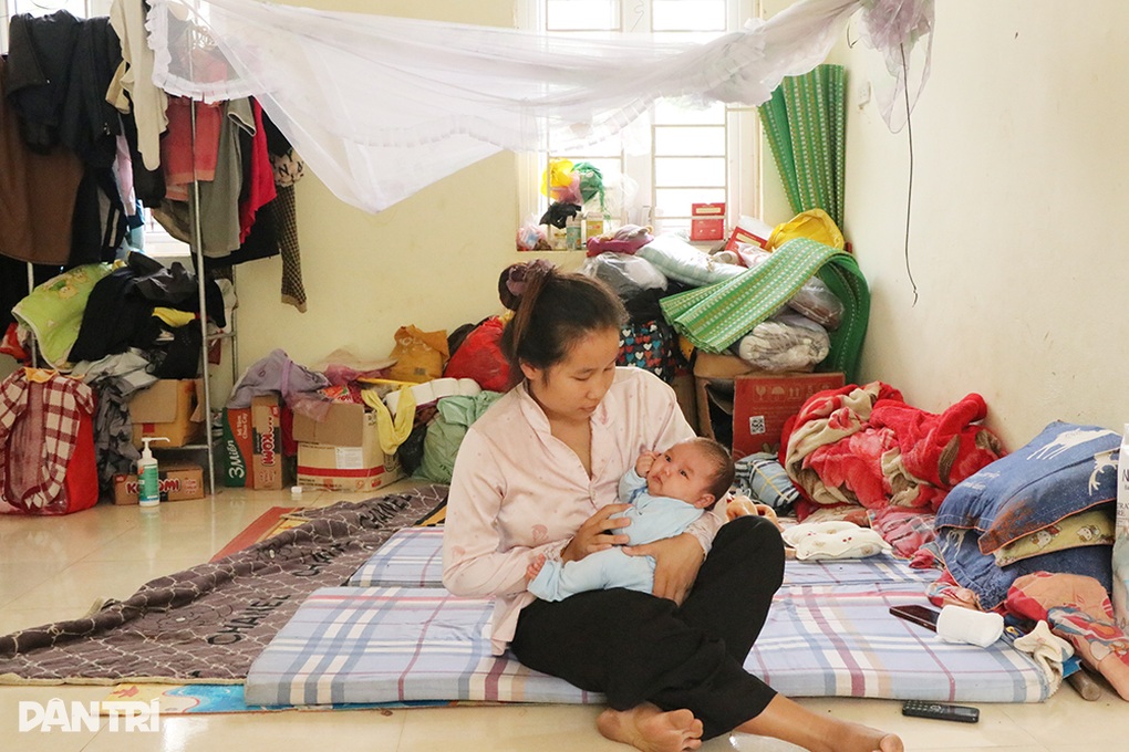 Thai phụ bị lũ cuốn trôi nhà được bạn đọc Dân trí giúp đỡ 107 triệu đồng - 3 Thai phụ bị lũ cuốn trôi nhà được bạn đọc Dân trí giúp đỡ 107 triệu đồng - 3