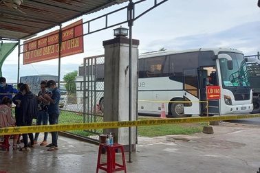 Xe chở khách từ TPHCM về Quảng Trị "trốn" khai báo