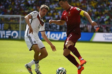 Thomas Muller chê cả C.Ronaldo lẫn Messi