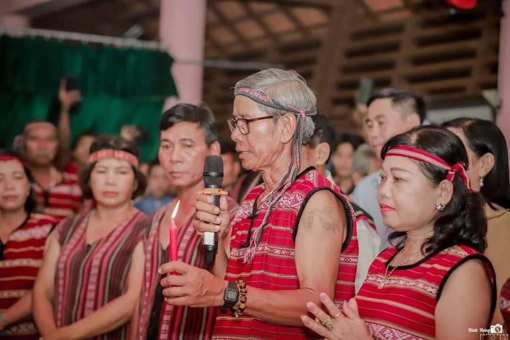 Phát huy vai trò người uy tín trong cộng đồng dân tộc thiểu số - 1