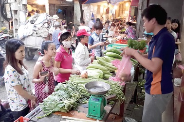 Tăng thuế VAT, người nghèo không lo: "Nghe buồn cười quá!"