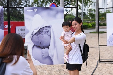 Rưng rưng với triển lãm ảnh "Sinh nở" ấn tượng tại TP. Hồ Chí Minh