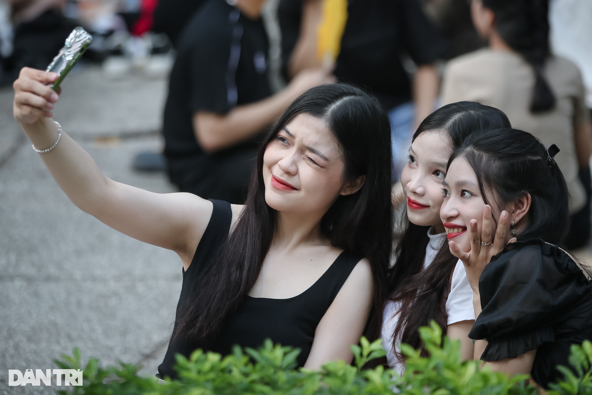 Giới trẻ TPHCM đổ xô đi cà phê bệt trong ngày giỗ Tổ Hùng Vương - 2 Giới trẻ TPHCM đổ xô đi cà phê bệt trong ngày giỗ Tổ Hùng Vương - 2