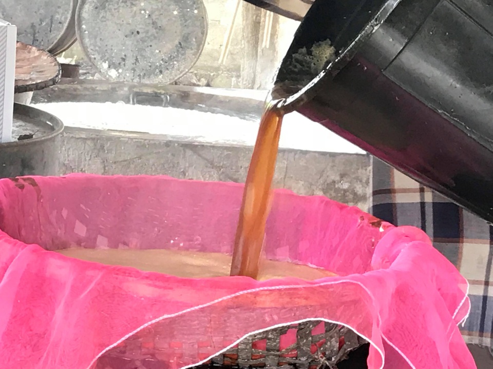 Cả làng đỏ lửa nấu mật, mùa Tết thu về gần trăm triệu đồng mỗi hộ - 5 Cả làng đỏ lửa nấu mật, mùa Tết thu về gần trăm triệu đồng mỗi hộ - 5