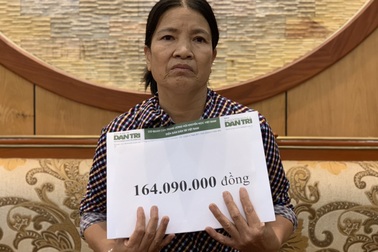 Gần 165 triệu đồng đến với vợ chồng ung thư chia nhau suất cơm từ thiện