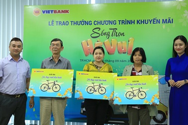 Vietbank trao thưởng xe Mazda cho khách hàng gửi tiết kiệm