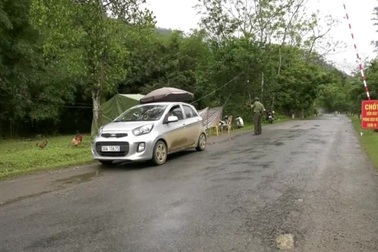 4 thanh niên trốn cách ly đi dự sinh nhật bạn