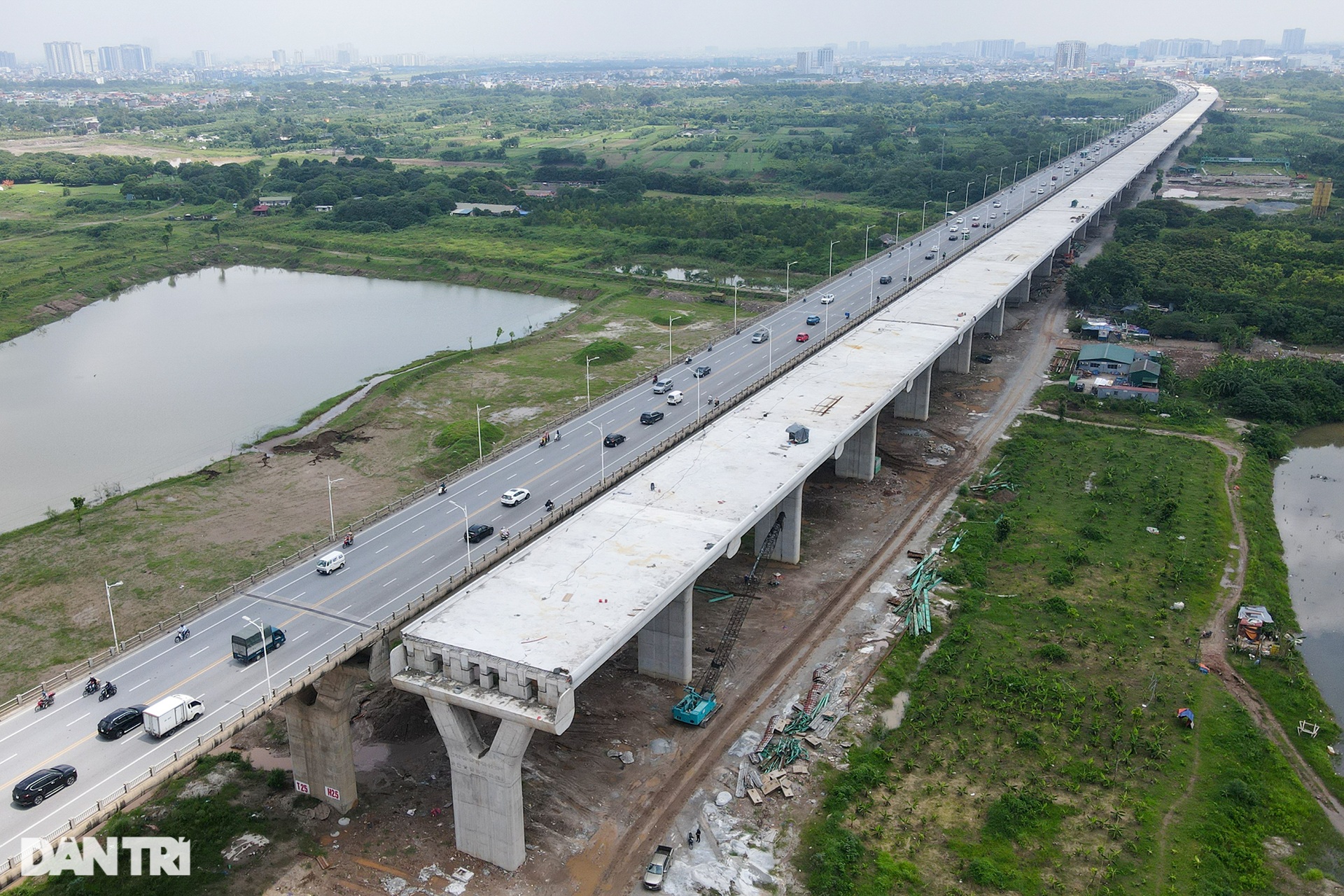 Cảnh hợp long nhịp cầu cạn cuối cùng dự án cầu Vĩnh Tuy giai đoạn 2 - 6 Cảnh hợp long nhịp cầu cạn cuối cùng dự án cầu Vĩnh Tuy giai đoạn 2 - 6
