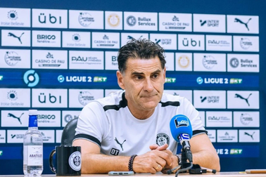 HLV Didier Tholot lý giải về chiến thắng quan trọng của Pau FC