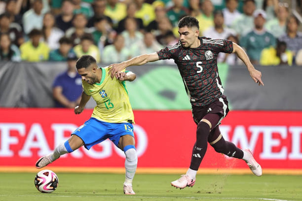 Đội tuyển Brazil thắng nghẹt thở sau màn rượt đuổi với 5 bàn thắng - 1