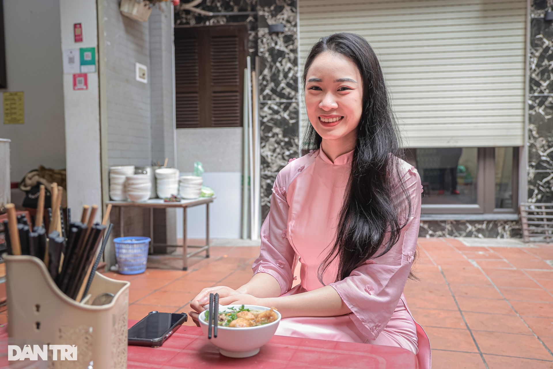 Hà Nội: Quán bánh đúc khiến khách Tây quay lại ăn nhiều lần không chán - 10