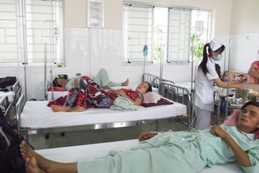 Vụ ngộ độc bánh mì ở Vĩnh Long: Do chả lụa nhiễm vi sinh